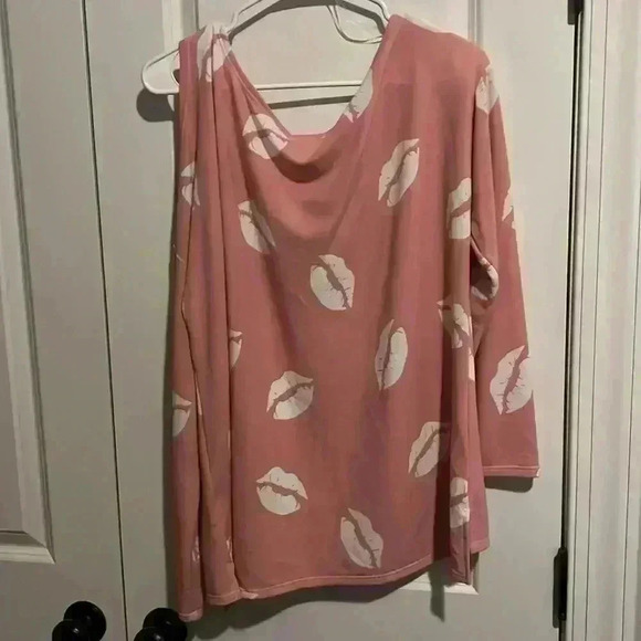 💋Fantastic Fawn ENDEAR LipPrint Asymmetric Cutout Jersey Top Size L - Picture 6 of 9